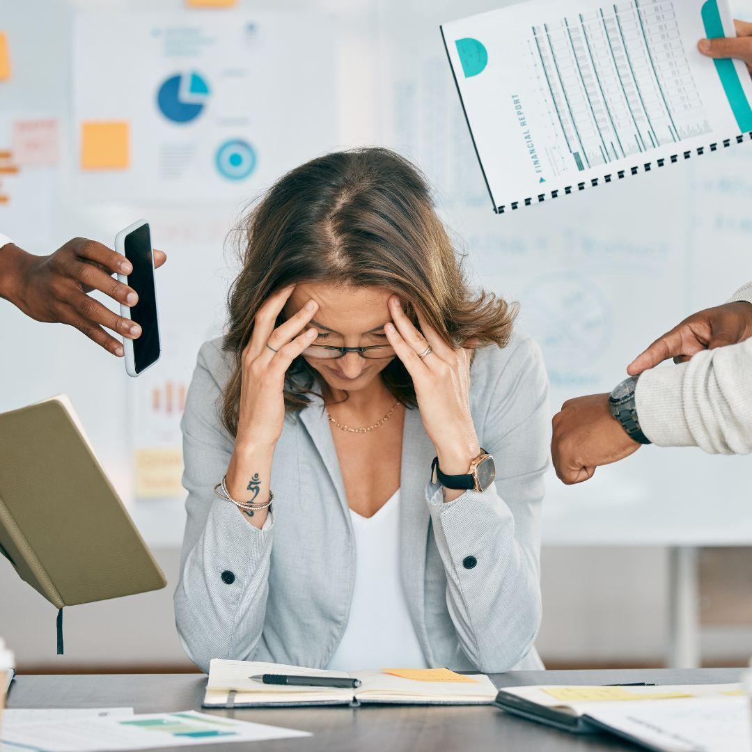 Síntomas del estrés silencioso en adultos, Cómo reducir el estrés de forma natural, Señales físicas del estrés crónico, Bienestar emocional y salud integral
